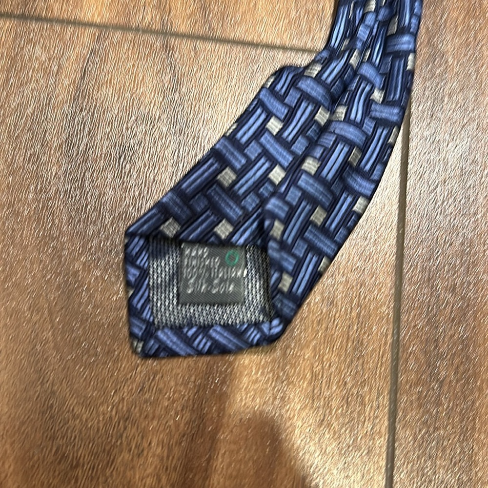 Blue Silk rectangular patterned necktie. - Picture 3 of 5
